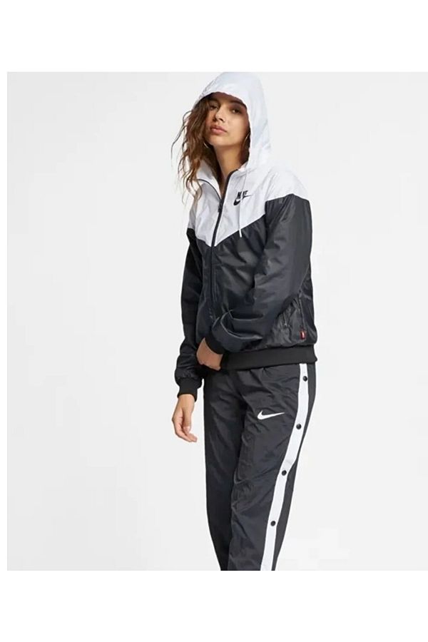 Nike women's black and white windbreaker 2025