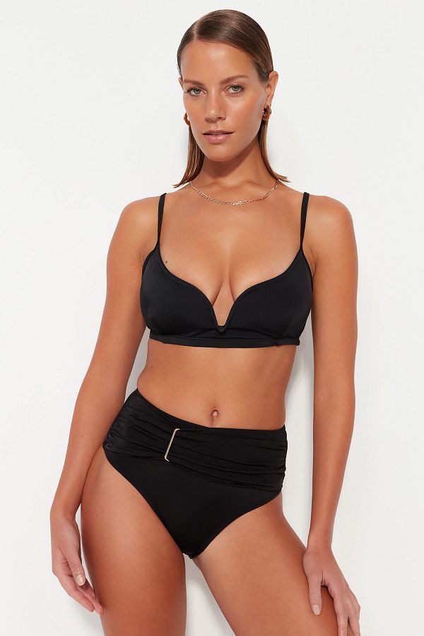 Trendyol Collection-Black Triangle V-String Bikini Top TBESS23BU00243 1