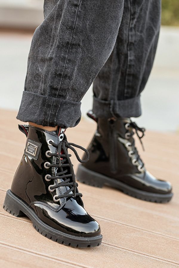 Shiny deals flat boots