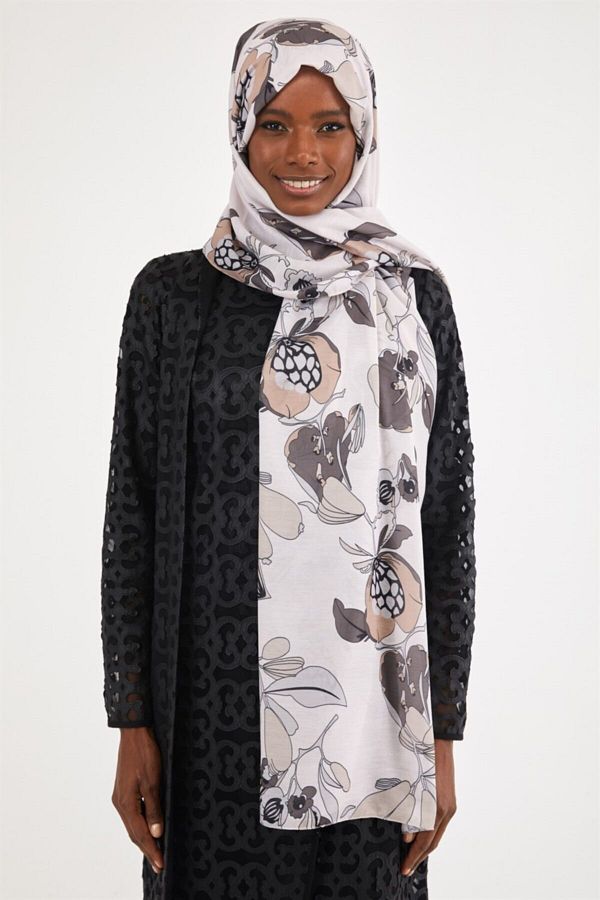 Differenza-Hydrangea Shawl Ecru 1