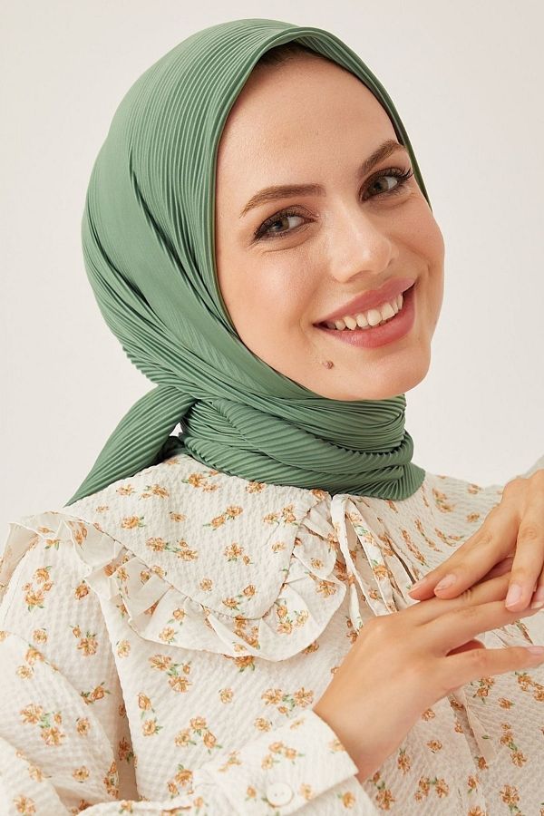 Pleated hijab scarf deals