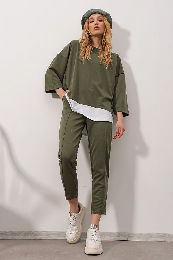 Trend Alaçatı Stili-Dámská khaki halenka s výstřihem a žebrovanými prošívanými kalhotami s dvojitými kapsami sada ALC-X8175 1
