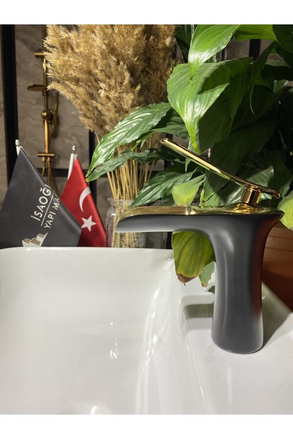 İSAOĞLU YAPI-Gold Black Sink Faucet Waterfall Faucet Natural Natural Flow Bathroom Faucet 1