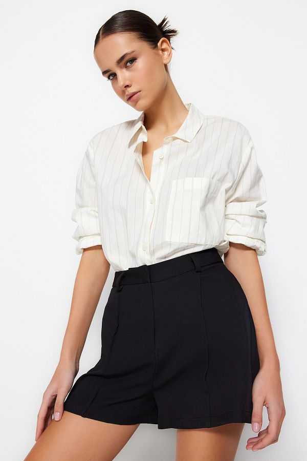 Trendyol Collection-Černé žebrované tkané šortky TWOSS23SR00079 1