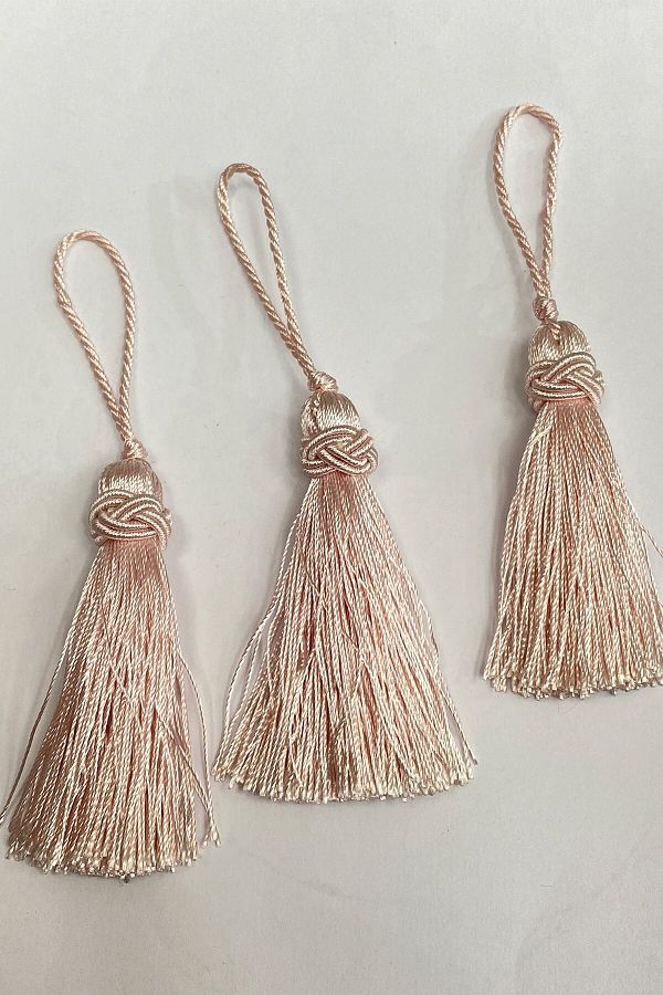 Limelia-7 cm Single Tassel Bun Powder Piece 1