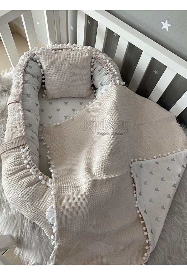 Jaju Baby Nest Pike Ve Poplin Kumaş Tasarım Ponponlu 3'lü Jaju-babynest Anne Yanı Bebek Yatağı Set