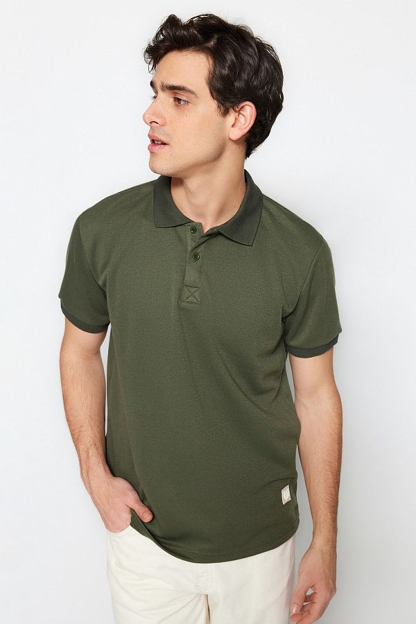 Trendyol Collection-Tricou cu decolteu polo premium kaki cu croială obișnuită și aplicată TMNSS23PO00016 1