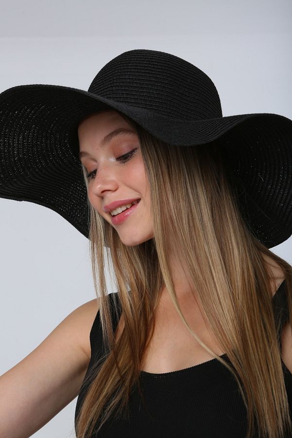 Women's round black hat outlet