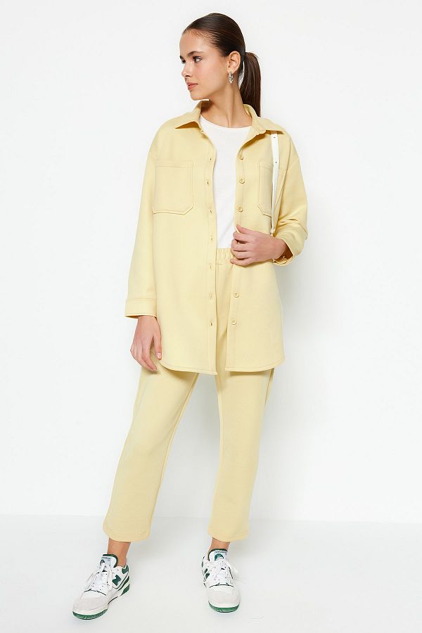 Trendyol Modest-طقم قميص وبنطلون من قماش سكوبا - أصفر، تفاصيل الجيب TCTSS23US00011 1