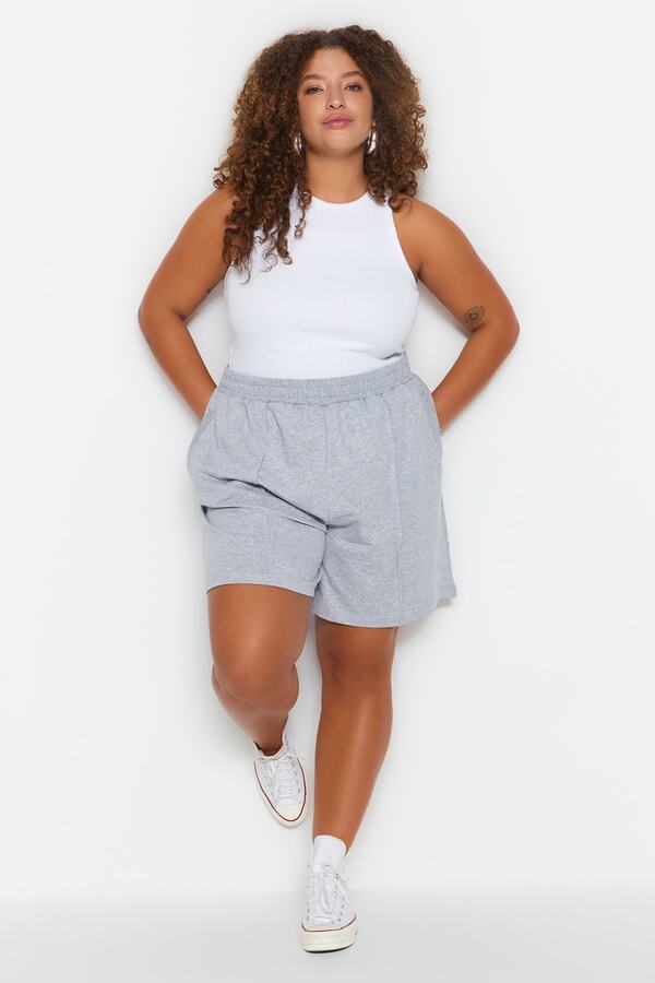 Trendyol Curve-Graue, dünne, gerippte, gestrickte Shorts in Übergröße TBBSS23AP00004 1
