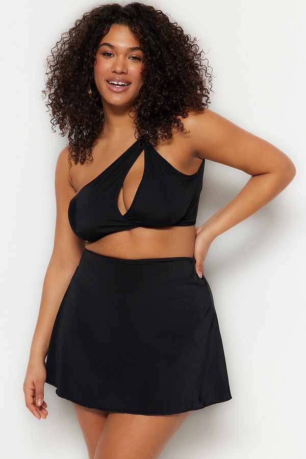 Trendyol Curve-Mini-Bikinihose in Übergröße mit schwarzen Shorts und Röcken TBBSS23CR00015 1