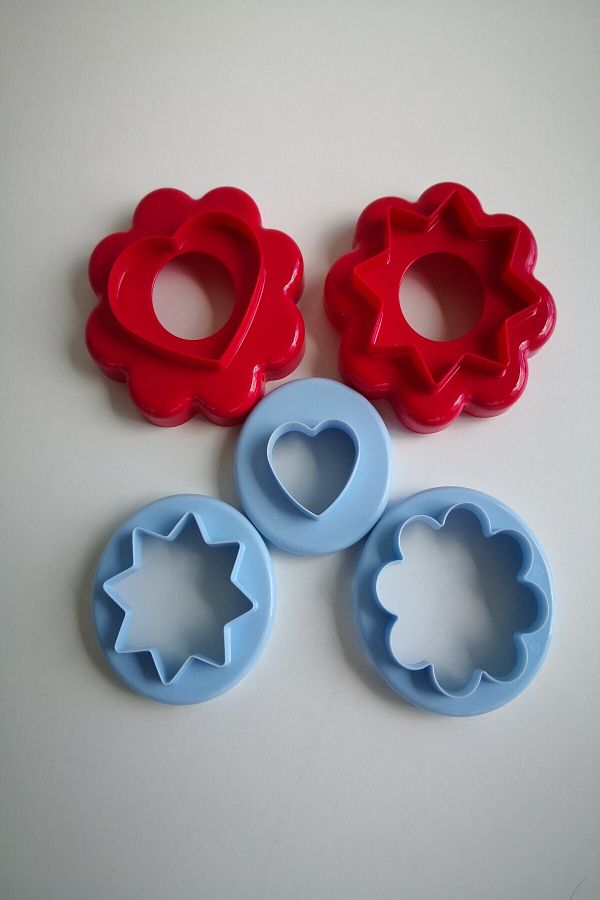 Tupperware-Cookie Container Set 1