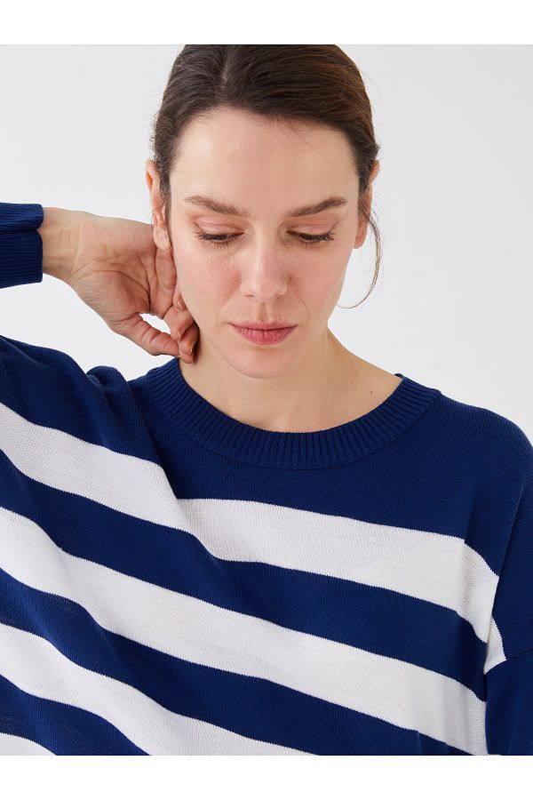 LC Waikiki-Damski sweter oversize z dzianiny w paski z długim rękawem i okrągłym dekoltem 1