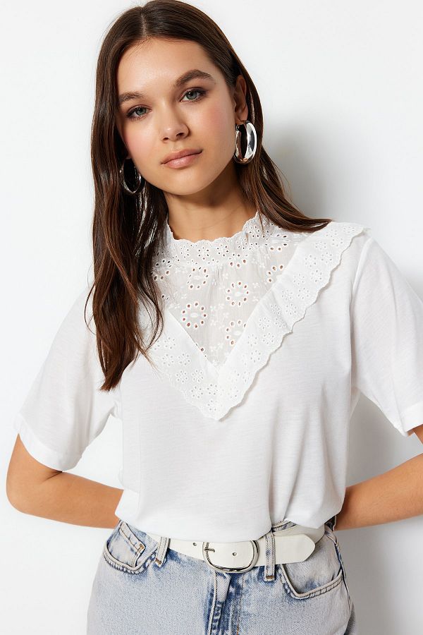 Trendyol Collection-Weiße, mit Baumwolle gefütterte Bluse mit Stehkragen – TWOSS23BZ00879 1