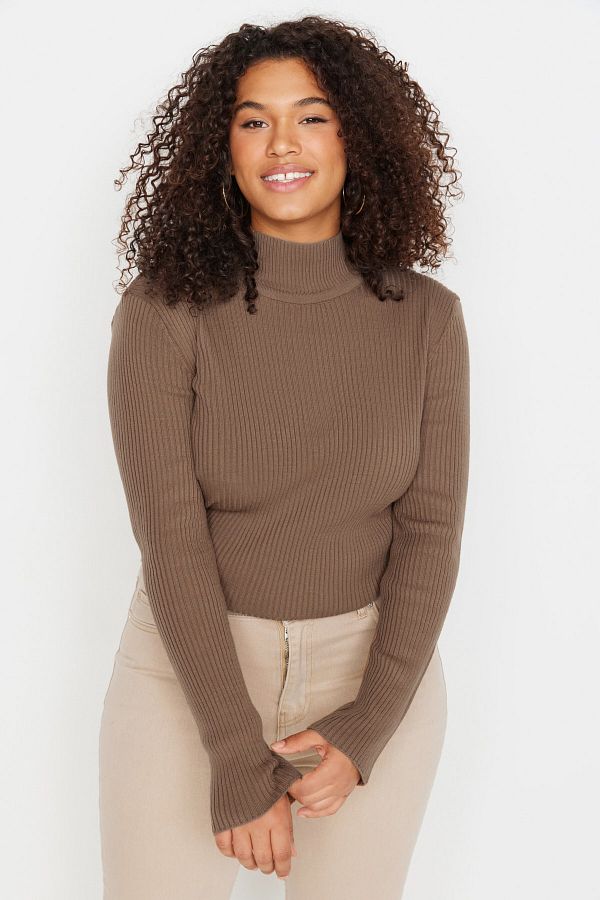 Trendyol Curve-Dünner Strickpullover mit halbem Rollkragen in Nerzbraun TBBAW23AN00022 1