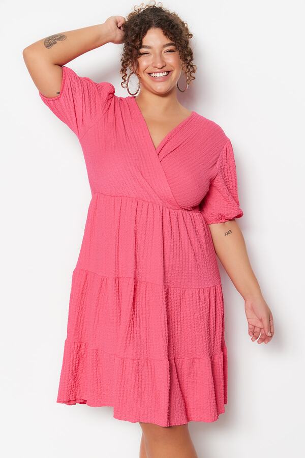 Trendyol Curve-Rochie tricotată Fuchsia Skater, cu decolteu în V, cu închidere la dublu piept, TBBSS22EL2987 1