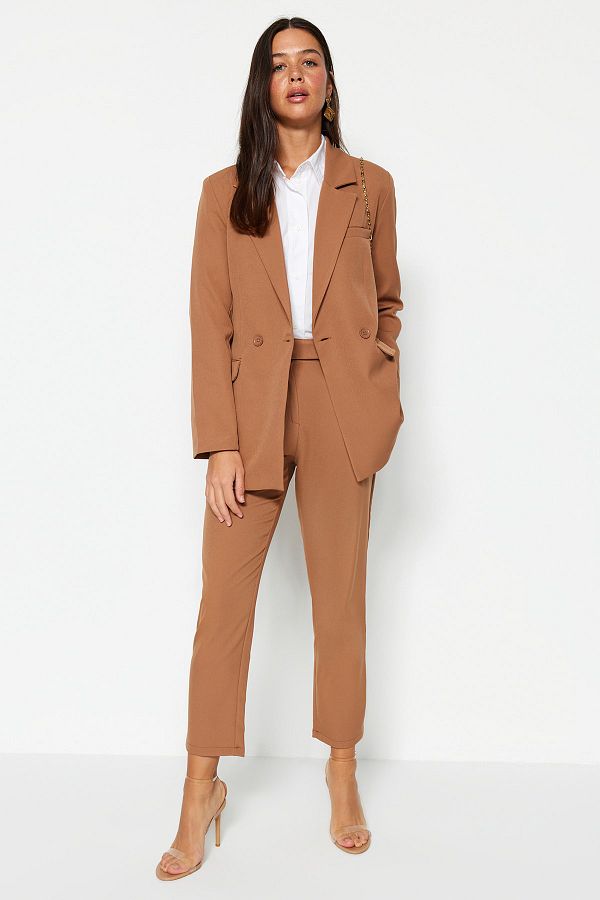 Trendyol Modest-Kamelfarbenes Blazer-Jacken-Hosen-Set aus gewebtem Oberteil und Unterteil TCTAW23US00132 1