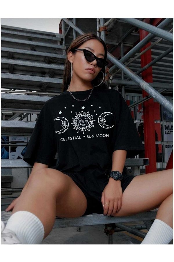 trendypassion-T-Shirt mit Sonne-Mond-Universum-Design 1
