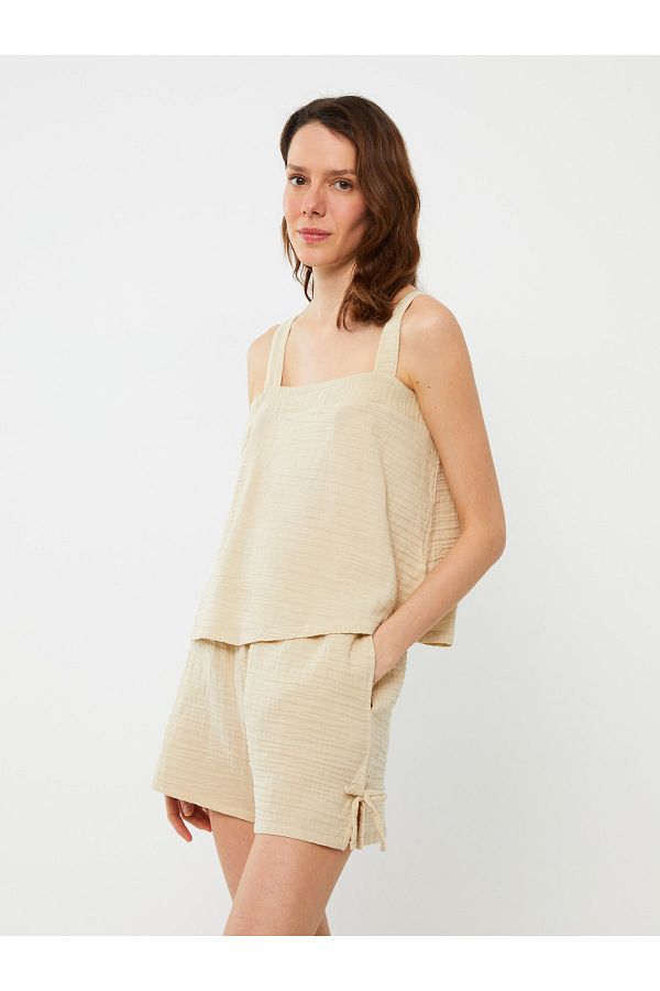 LC Waikiki-Damen-Pyjama-Set aus Musselin mit eckigem Kragen, Trägern und Shorts 1