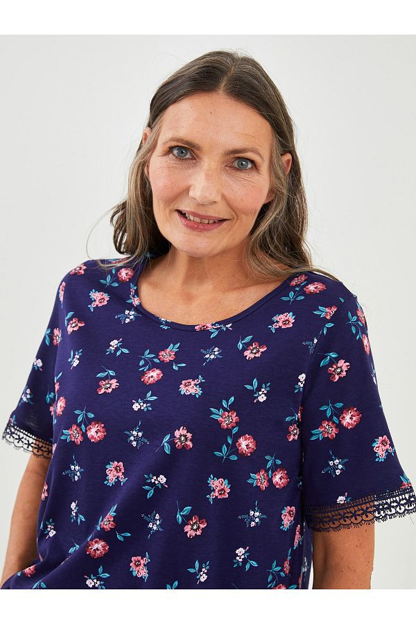 LC Waikiki-Kurzarm-Damenbluse aus Baumwolle mit Rundhalsausschnitt und Blumenmuster 1