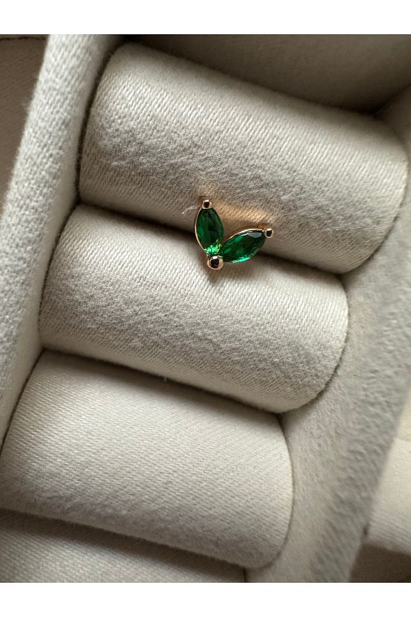 ringbox-Leaf Model Emerald Two Stone Tragus - Cartilage - Piercing 1