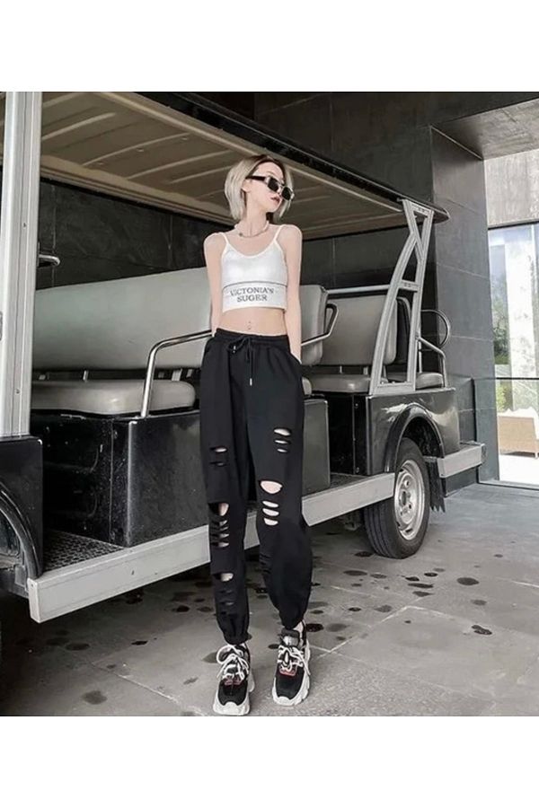 Ripped sweatpants outfit shop