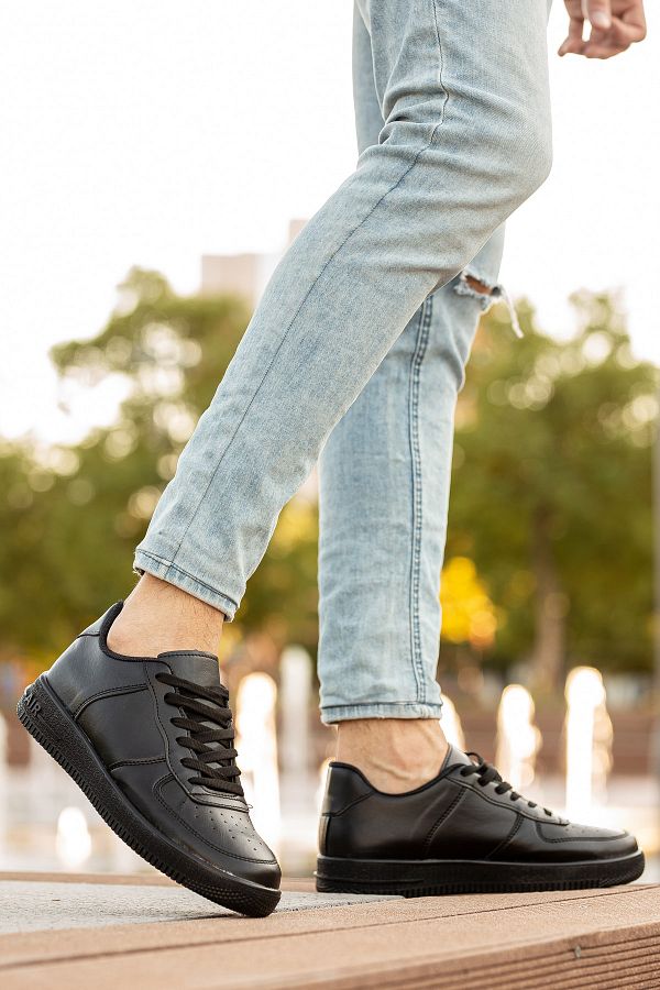 Black comfy sale tennis shoes
