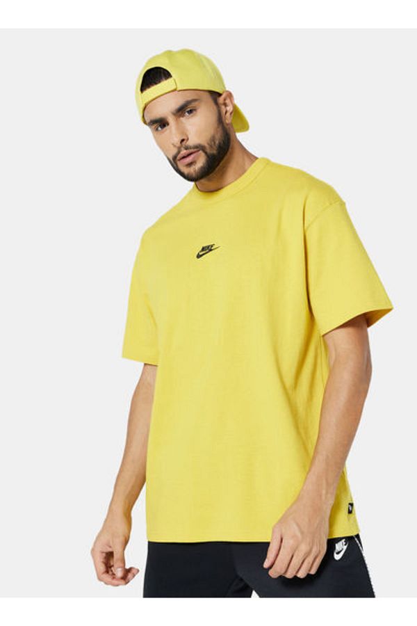 Yellow nike shirt clearance mens