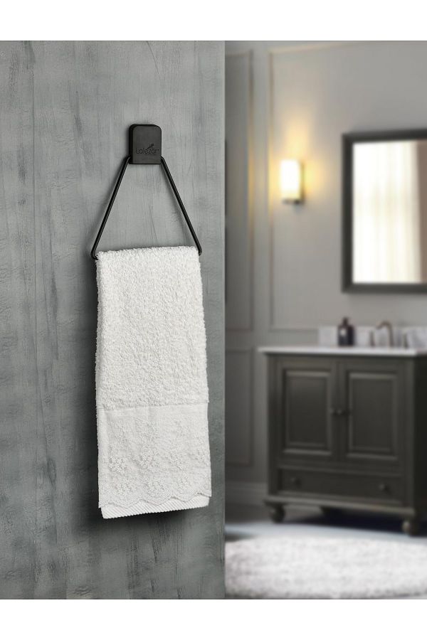 Screwless towel holder outlet