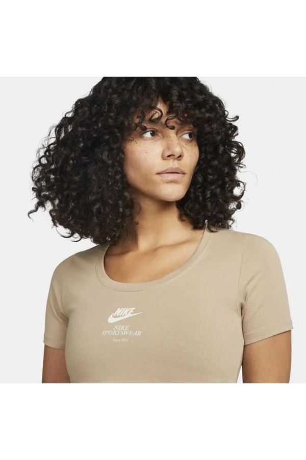 Nike t shirt beige outlet