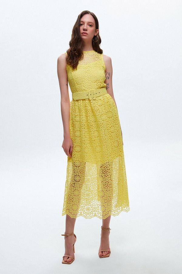 adL-Ärmelloses Kleid mit Spitzendetail, Blumenmuster und Gürtel 1