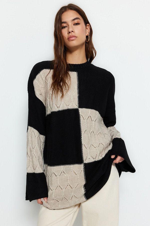 Trendyol Modest-Schwarzer durchbrochener/perforierter Farbblock-Strickpullover TCTAW24AK00055 1