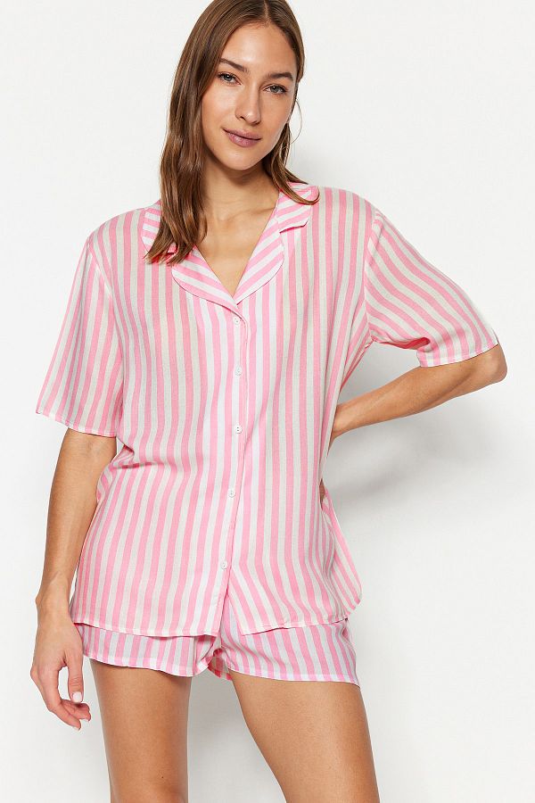 Kolekcia Trendyol-Ružový pruhovaný viskózový top Woven Pyžamový set so širokými šortkami THMSS21PT0179 1