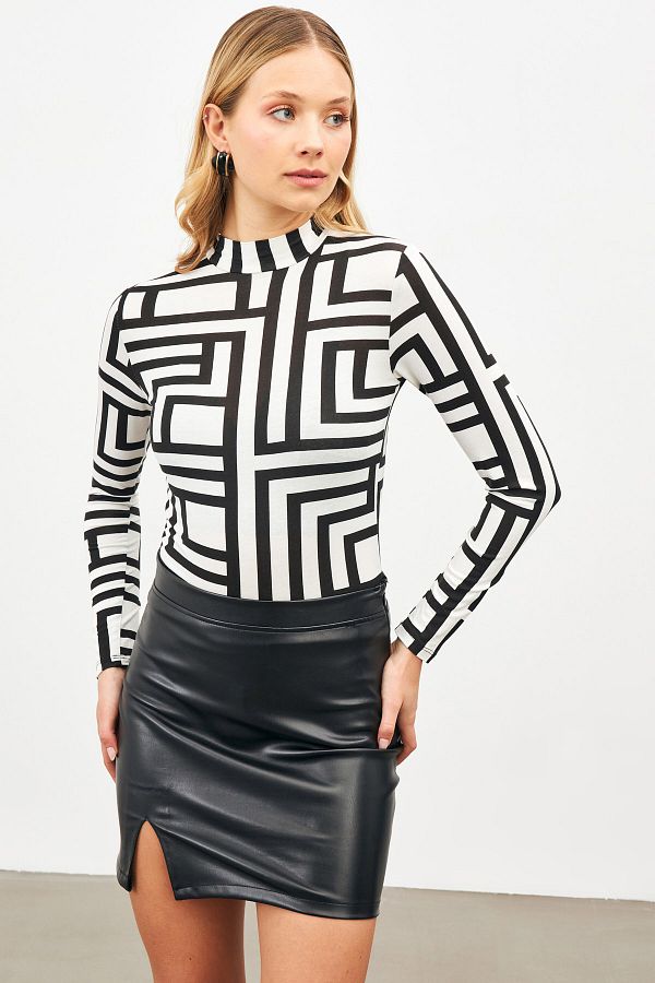 Patterned turtleneck top discount