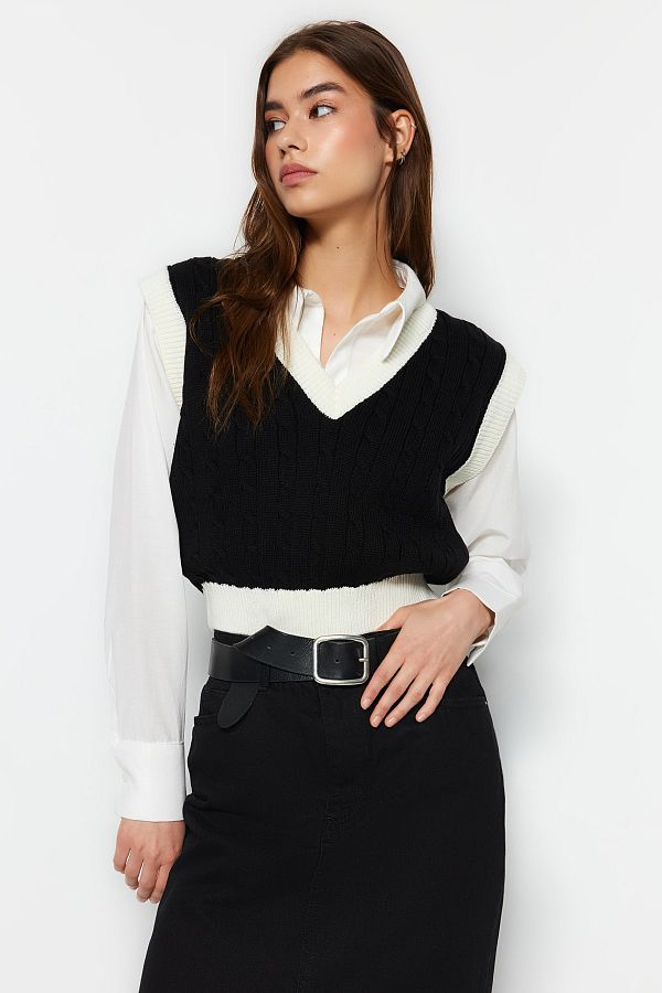 Trendyol Collection-Czarny sweterek Crop Knitwear z warkoczem - Twoaw22Bz0060 1