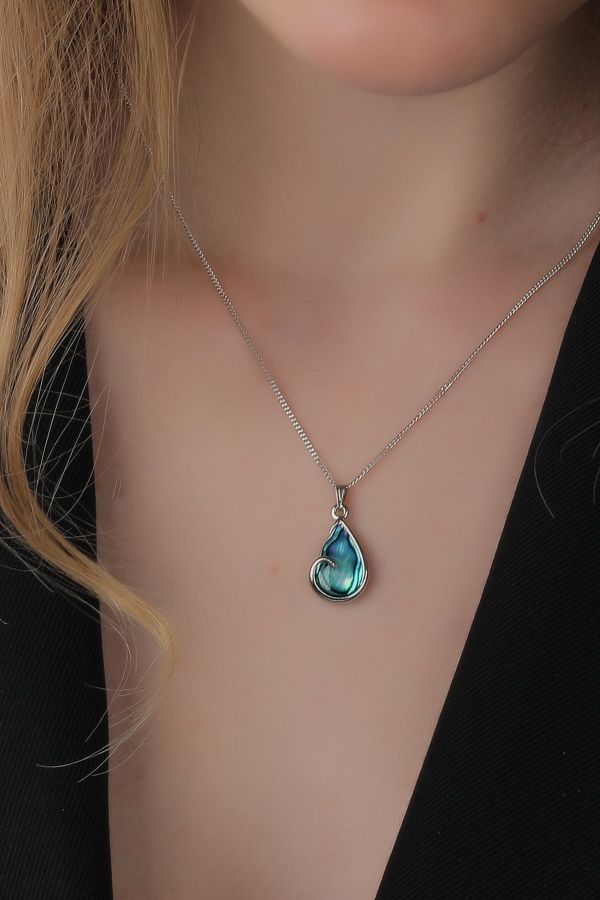 ARIKI Women s Gold Swirl Necklace Trendyol