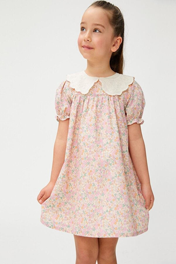 Koton Mädchenkleid – Blumenprint, Kurze Ärmel, Runder Kragen, Lässiger Midi-Schnitt