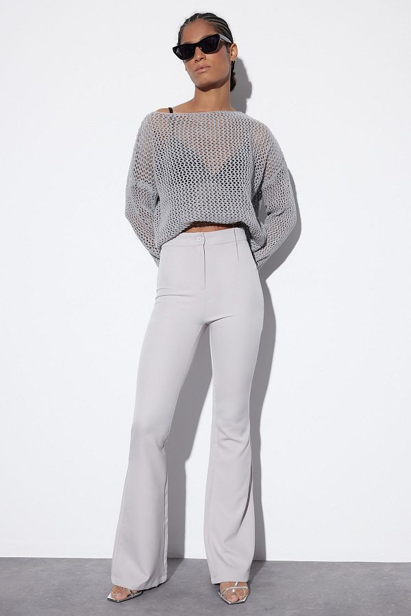 Trendyol Collection-Szürke spanyol szárú, kiszélesedő szövetnadrág TOFAW19BB0581 1