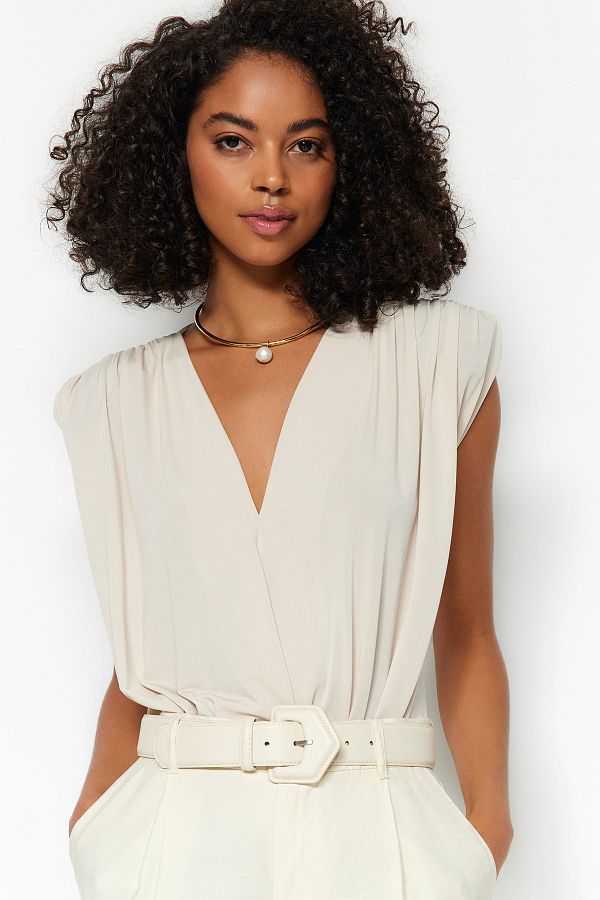 Trendyol Collection-Gepolsterter, zweireihiger Strickbody mit flexiblem Druckknopf, Stein TWOSS23BD00007 1