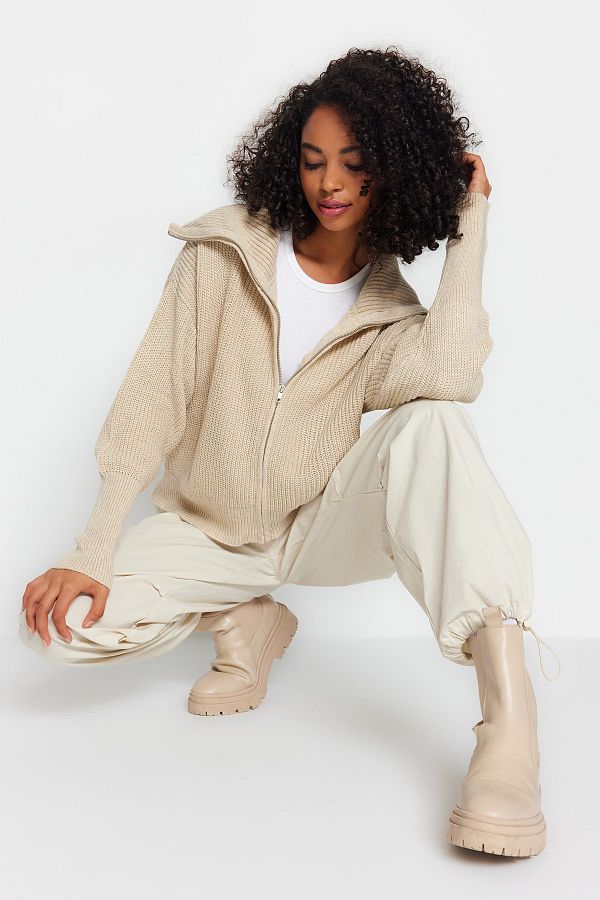 Trendyol Collection-Weit geschnittener Strick-Cardigan mit Umlegekragen und Reißverschluss – TWOAW24HI00072 1