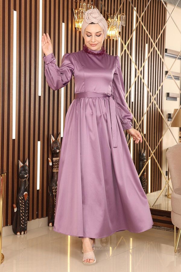 Modamihram-Abendkleid aus Satin mit Federdetail Flieder 19123 1