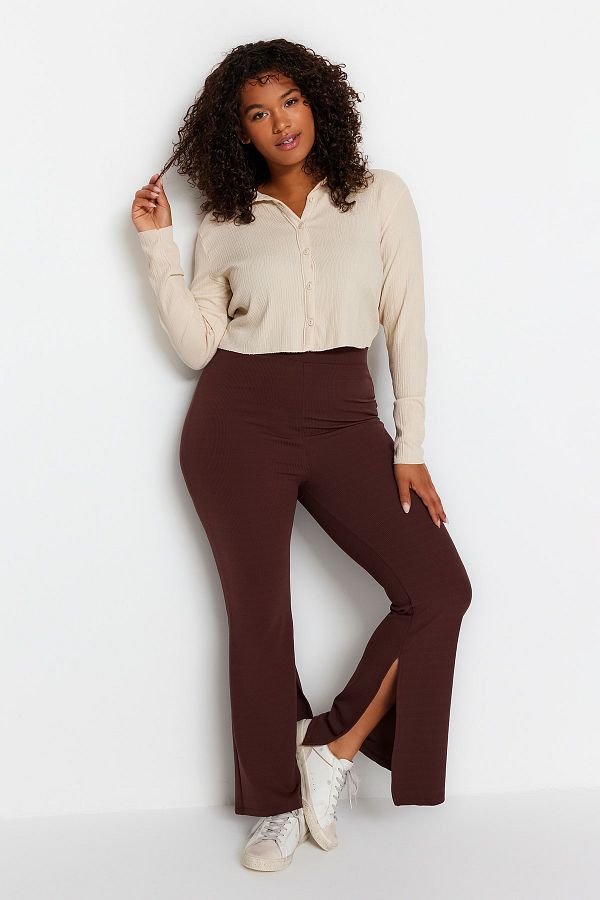 Trendyol Curve-Braune, ausgestellte, gestrickte Hose mit spanischem Beinschlitz in Übergröße TBBAW23AR00030 1