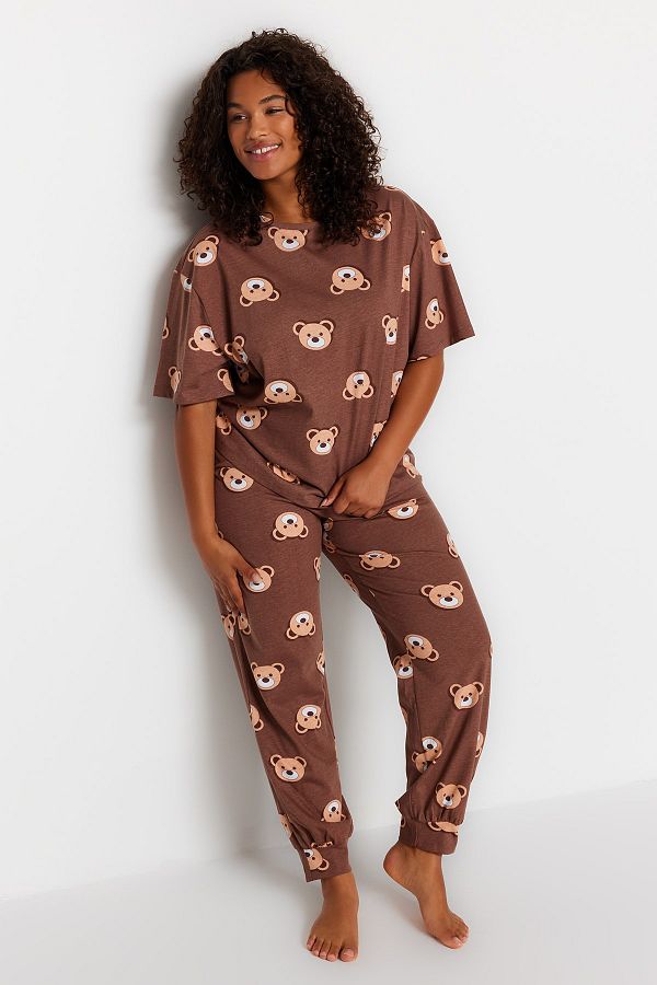 Trendyol Curve-Braunes Pyjama-Set aus Strick mit Teddybär-Muster TBBAW23AI00039 1