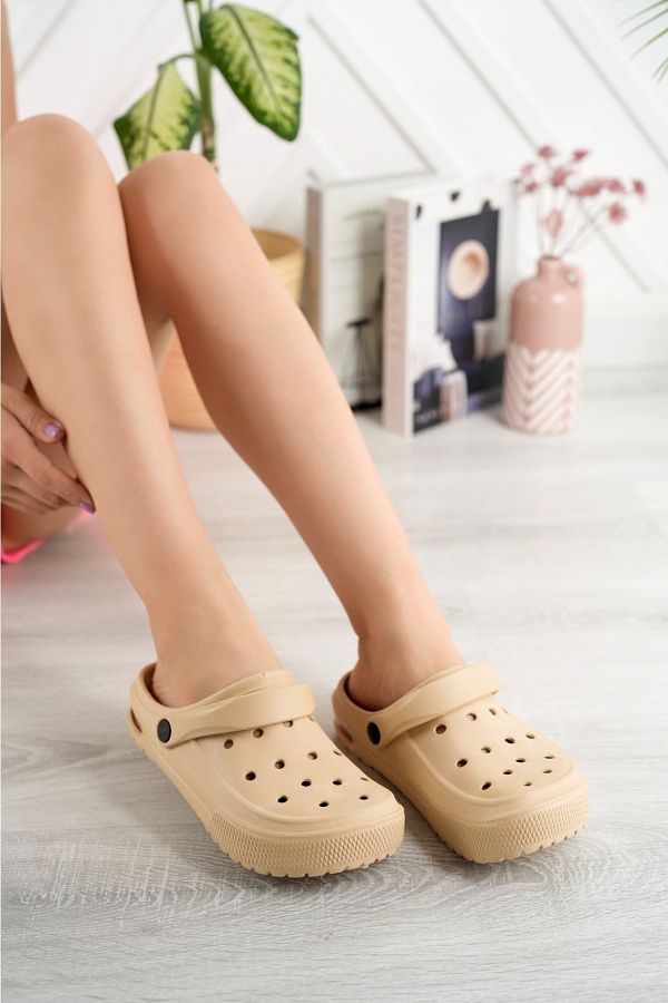 LUCKY COLLECT ON Air Based Men s Comfortable Summer Crocs Slippers