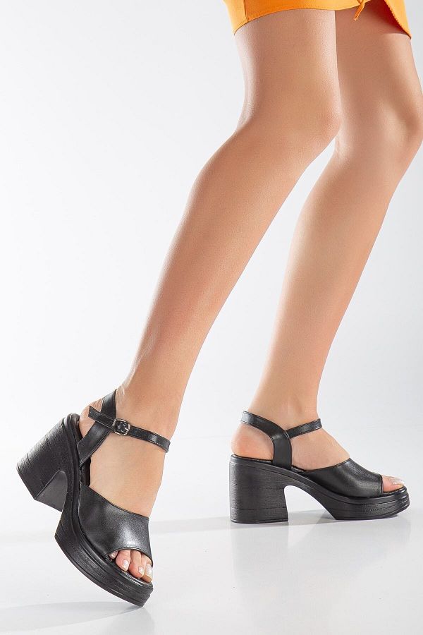 Wide supportive sandals cheap