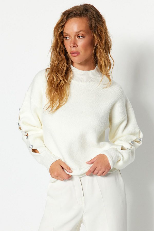 Trendyol Collection-Детайлен трикотажен пуловер с мека текстура в цвят екрю TWOAW24KZ00384 1