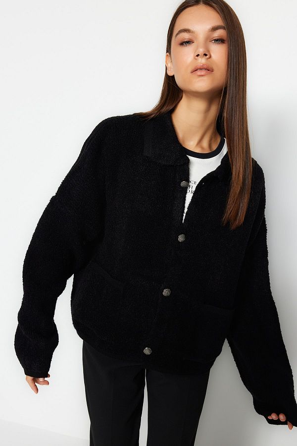 Trendyol Collection-Strickjacke mit Polokragen und Boucle – Super Wide Fit, Schwarz, TWOAW24HI00177 1