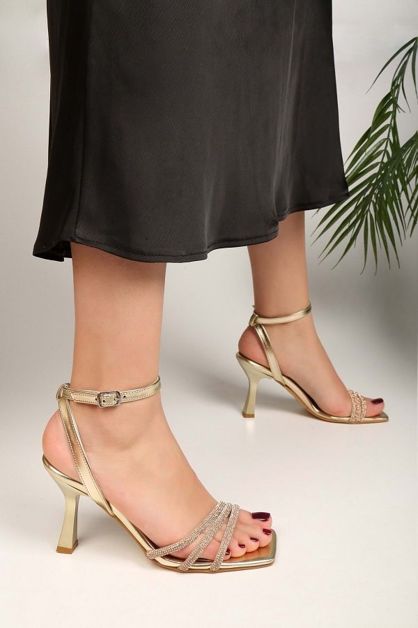 Metallic gold shoes low heel 2025