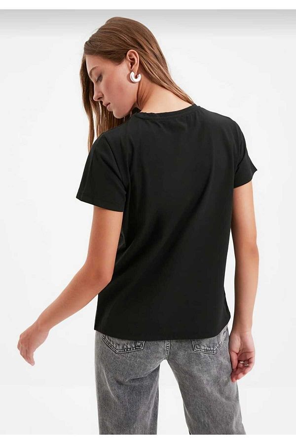Tight Lady 100 Cotton super quality women s t shirt solid color Black crew neck organic cotton combed t shirt Trendyol