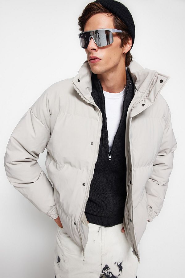 Trendyol Collection-Übergroße Winter-Pufferjacke – Stehkragen, Steinfarbe TMNAW24MO00012 1